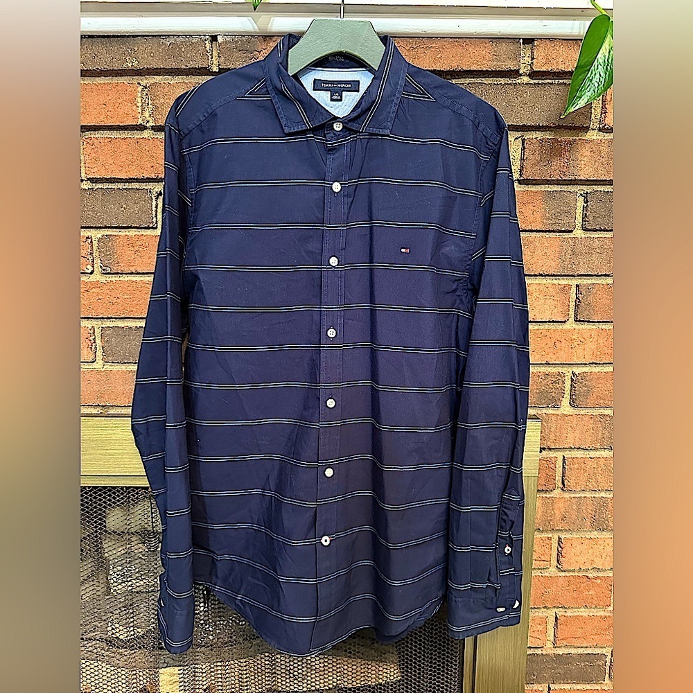 🖤Tommy Hilfiger 80’S 2 Ply 100% cotton button up shirt excellent condition.